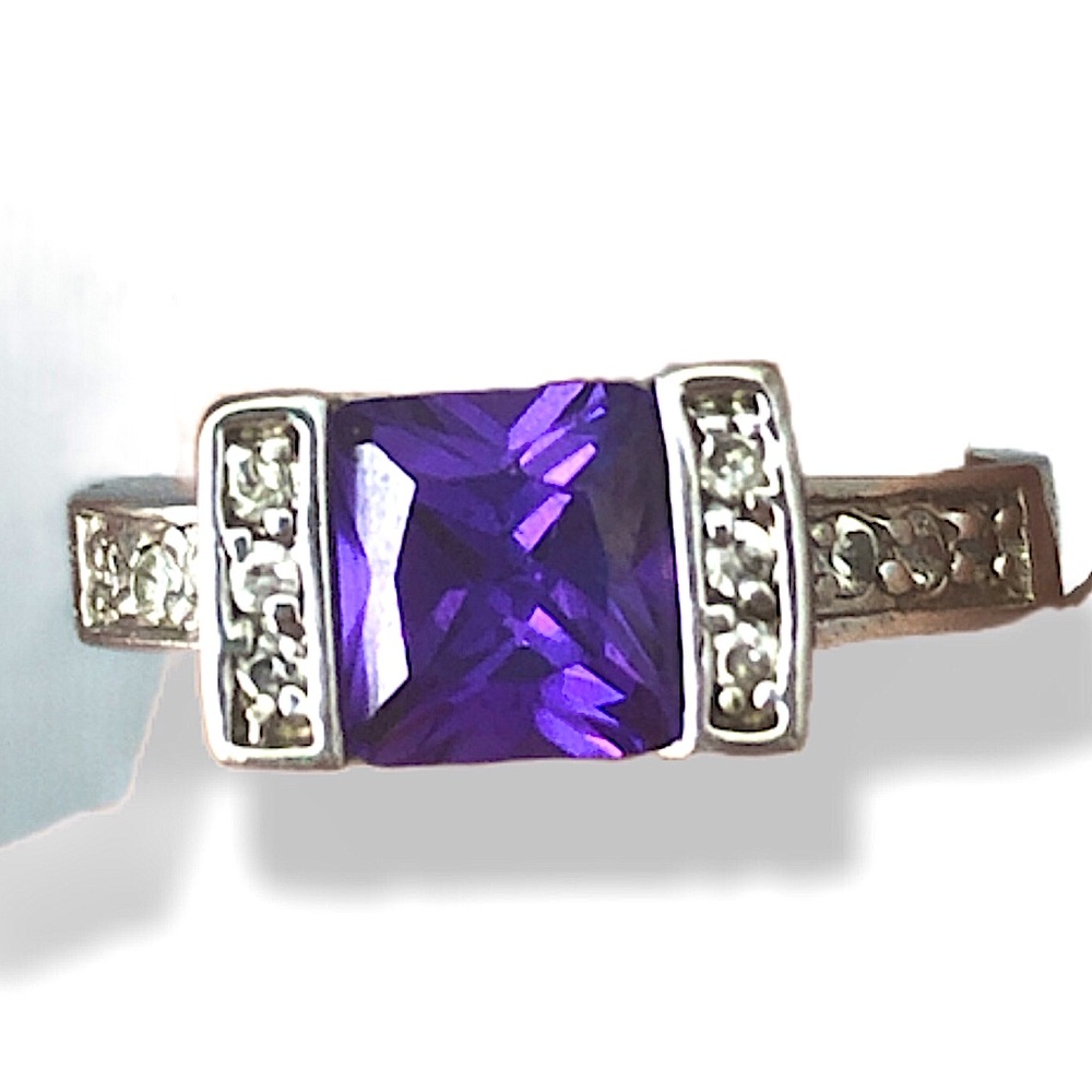 Silver cocktail ring with Purple gemstone size 6-7
